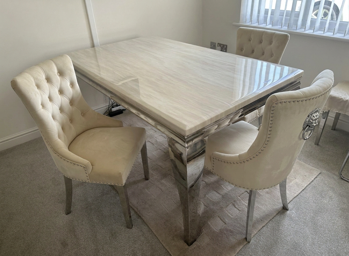 Louis Marble Dining Table With Chelsea Lion Knocker Velvet Chairs