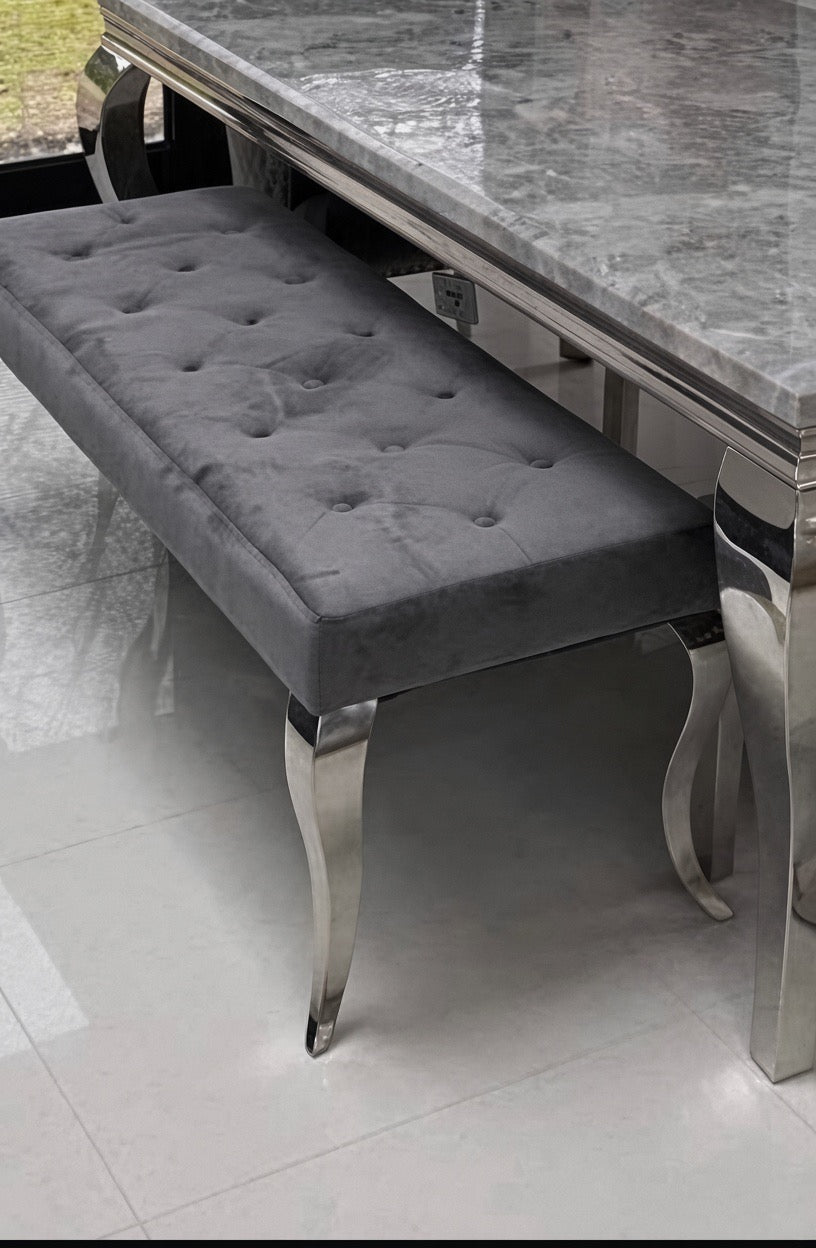 Louis Marble Dining Table With Chelsea Lion Knocker Velvet Chairs